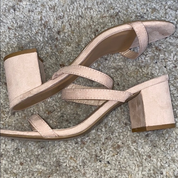 Heels - Picture 3 of 4